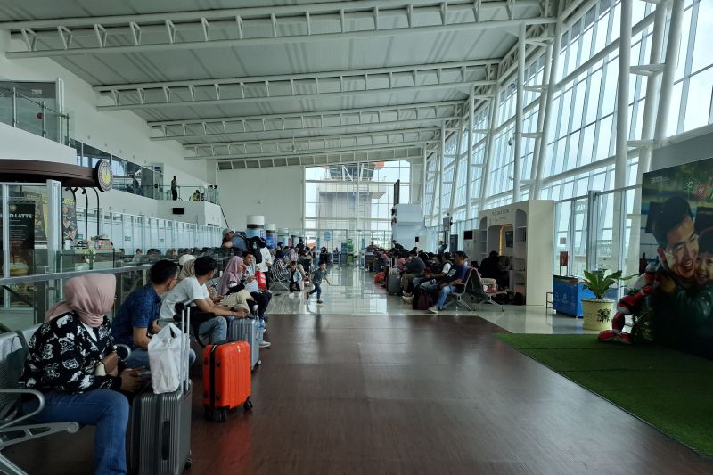 103000 pemudik diprediksi melalui bandara radin inten di lebaran 2025