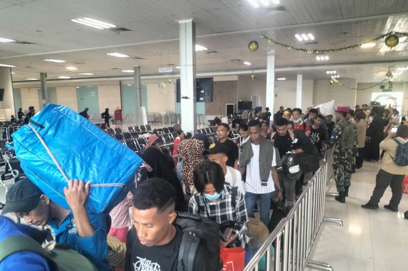 Aktivitas calo di Pelabuhan Tanjung Priok diminimalisir 1 aktivitas calo di pelabuhan tanjung priok diminimalisir