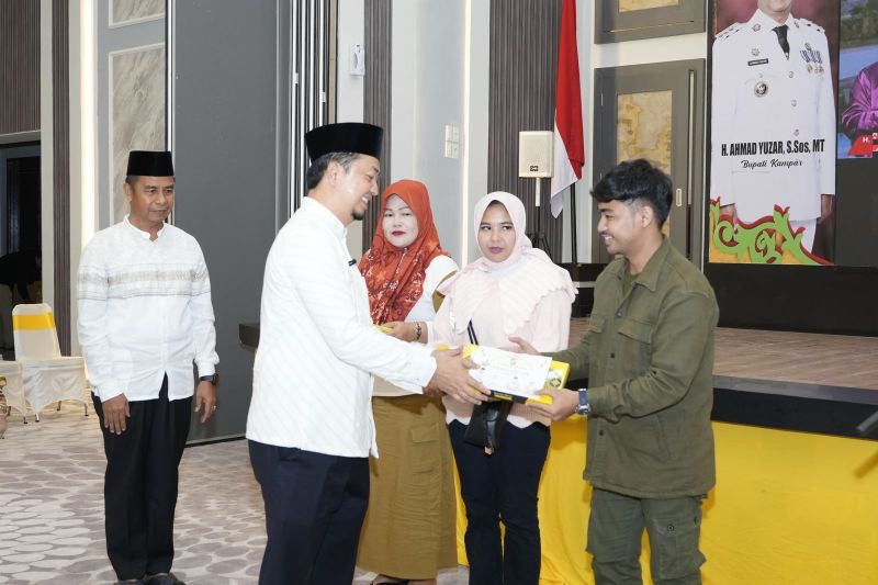 anggota komisi v dpr berangkatkan ratusan pemudik jakarta kampar