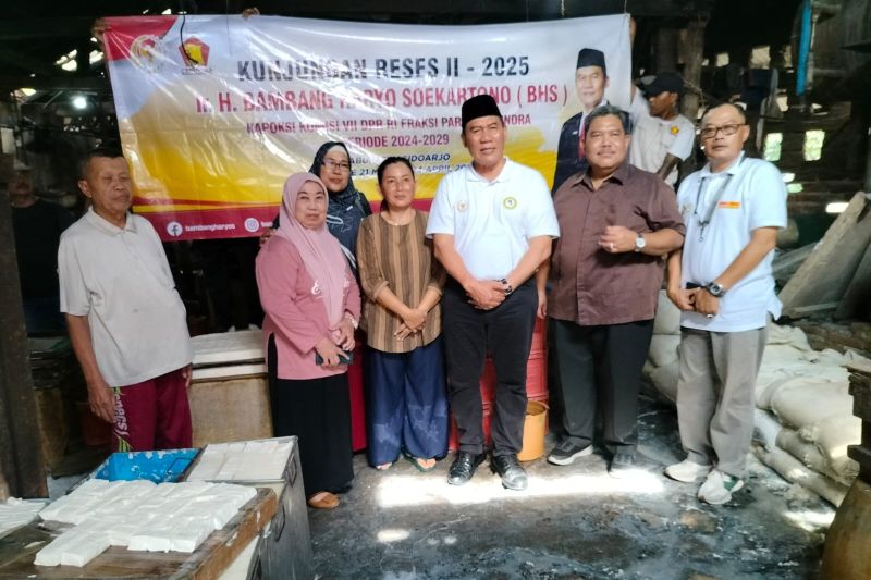 anggota komisi vii dpr ri tinjau industri tahu di sidoarjo