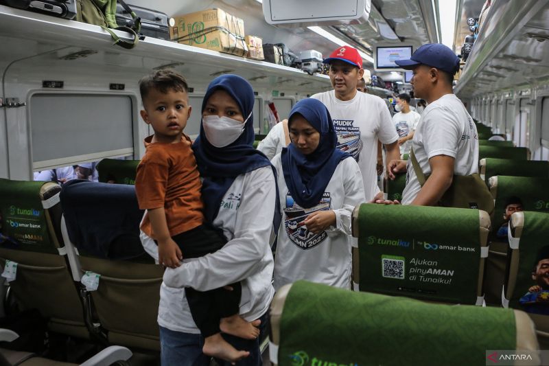 antara berangkatkan 140 pembaca setia mudik gratis ke jawa timur