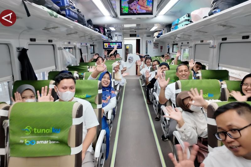 antara berangkatkan 140 pemudik melalui program mudik asyik bumn