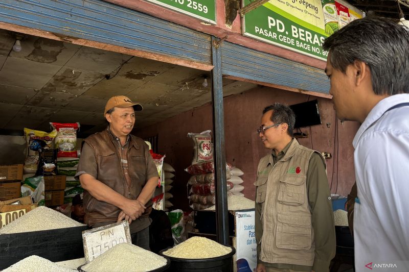 bapanas cek harga kebutuhan pokok di pasar gedebage bandung 1