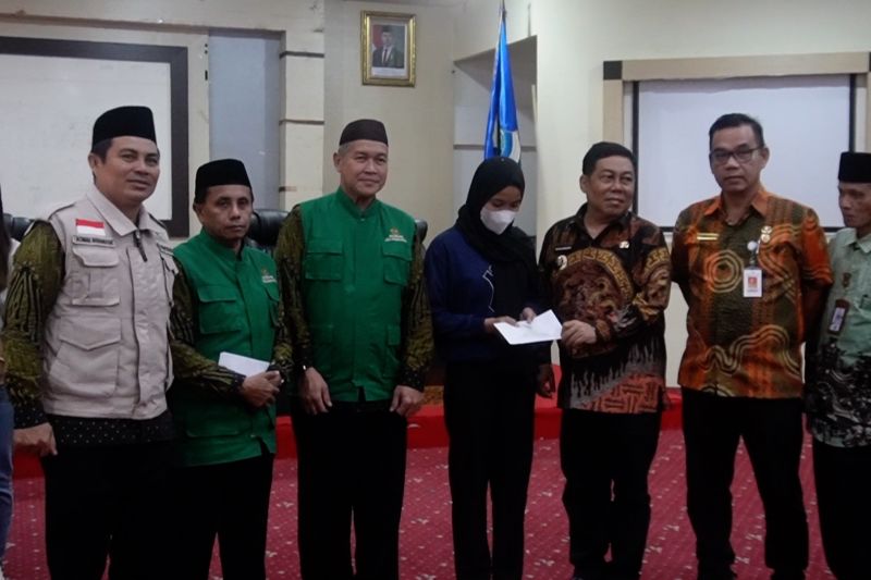 baznas pangkalpinang beri bantuan ke 49 pmi nonprosedural dari myanmar