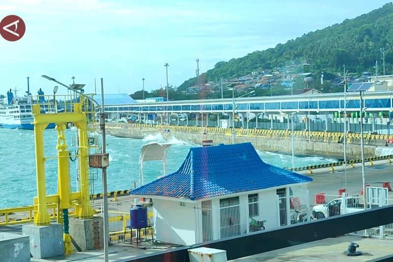 bmkg peringatkan potensi gelombang tinggi di perairan selat sunda