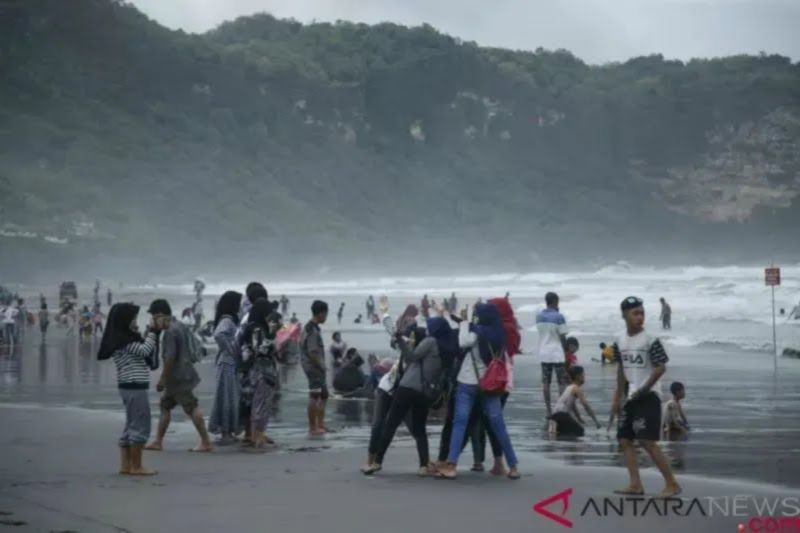 bpbd diy ingatkan wisatawan waspadai arus balik di pantai selatan