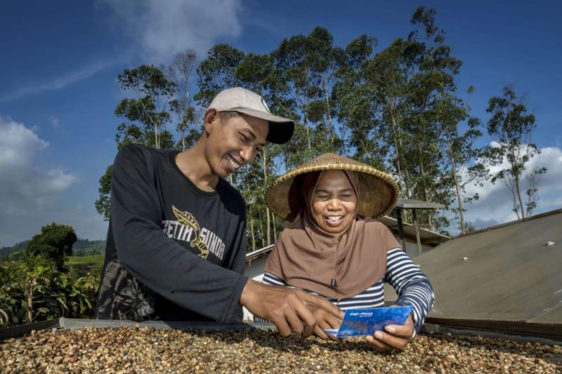 bri raih penghargaan best sme bank in indonesia dari the asian banker