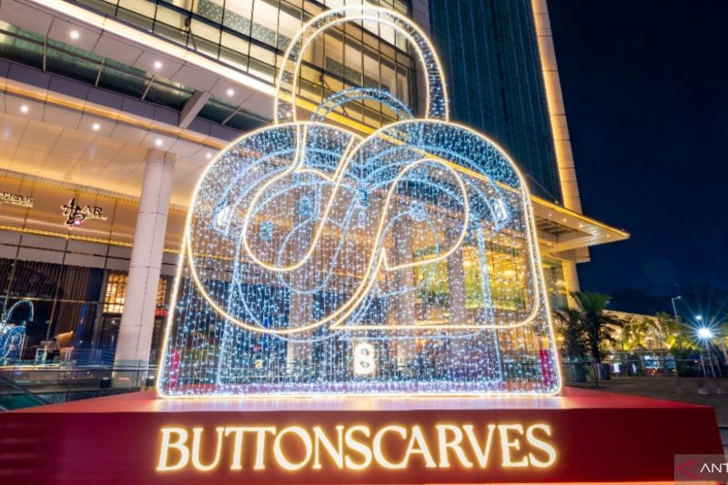 buttonscarves hadirkan instalasi joy bag setinggi 66 meter di jakarta