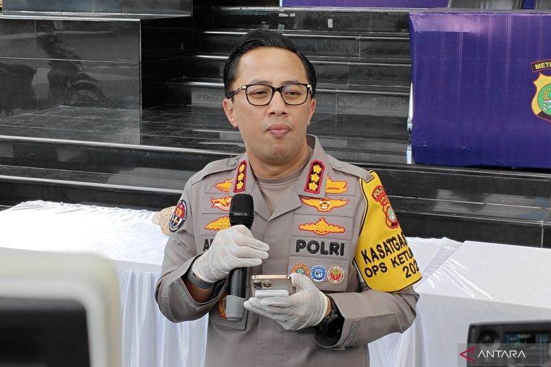 Dua mobil polisi dirusak saat aksi demonstrasi di Bekasi 1 dua mobil polisi dirusak saat aksi demonstrasi di bekasi