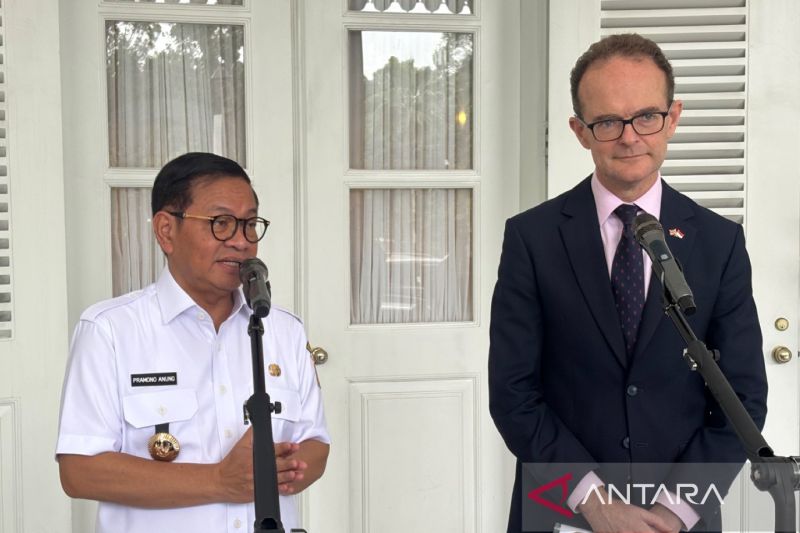 Dubes Inggris temui Pramono bahas transportasi dan pendidikan 1 dubes inggris temui pramono bahas transportasi dan pendidikan