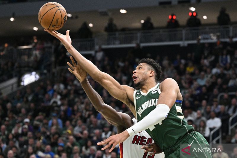 giannis antetokounmpo tanggapi komentar lebron soal cetak 250 poin