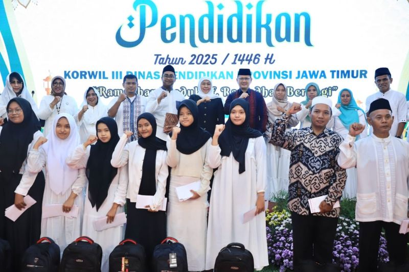 gubernur jatim cairkan thr guru rp4126 miliar