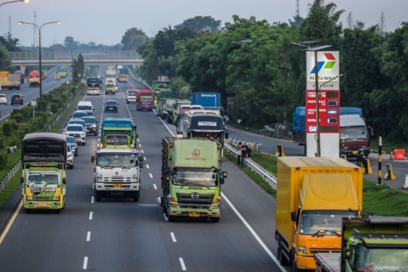 h 9 lebaran 169801 ribu kendaraan lintasi ruas tol tangerang merak