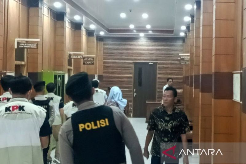 hukum sepekan penggeledahan kpk dan penyalur pekerja migran disegel