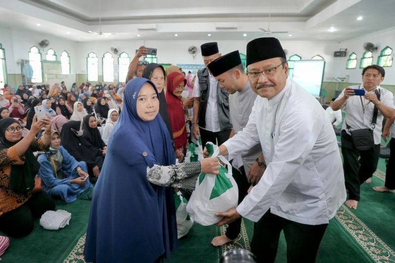 humaniora kemarin target buka sekolah rakyat dan potensi zakat fitrah
