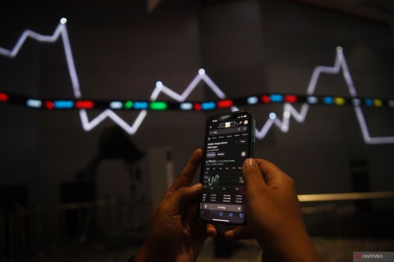 ihsg ditutup menguat dipimpin saham sektor keuangan