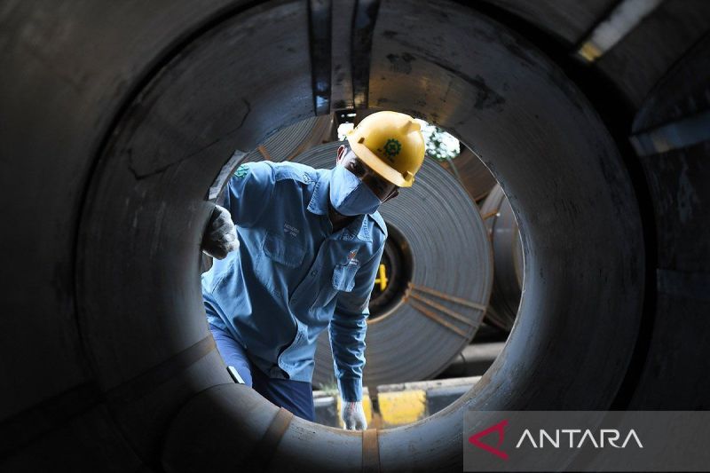 indef hilirisasi baja urgen bagi pembangunan infrastruktur indonesia