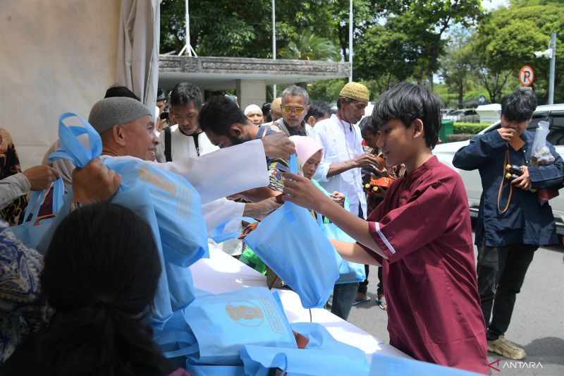 istana bagikan 5000 bingkisan saat gelar griya bersama presiden