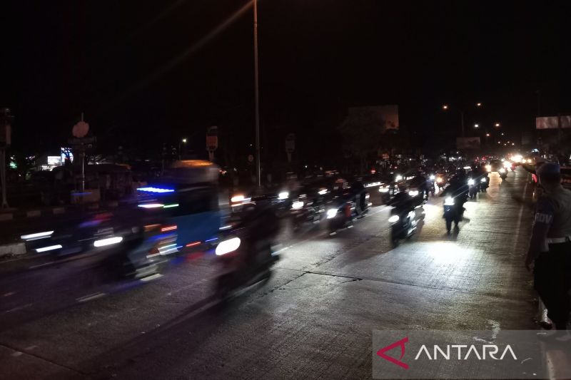 Jalur Pantura Cirebon masih dipadati pemudik pada malam H-2 Lebaran 1 jalur pantura cirebon masih dipadati pemudik pada malam h 2 lebaran