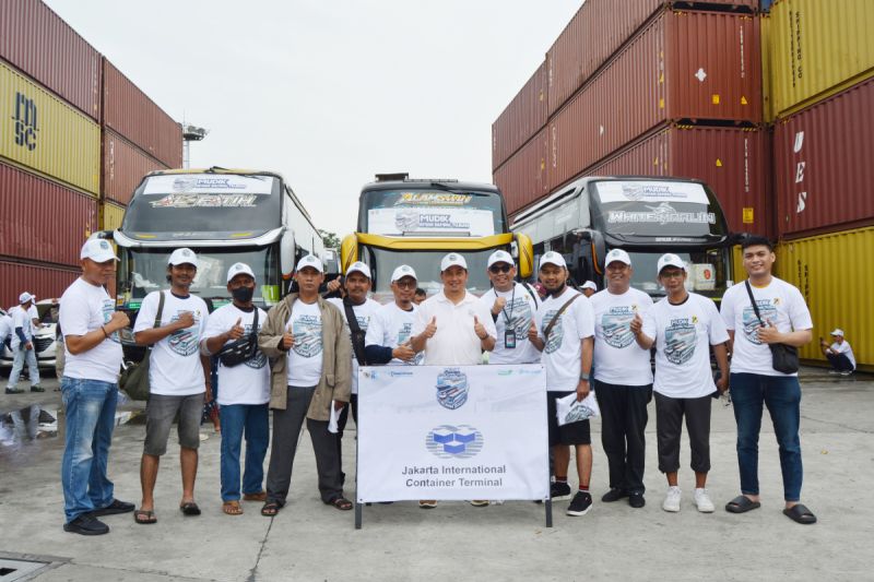 JICT berangkatkan 600 warga Jakut untuk mudik ke Surabaya dan Malang 1 jict berangkatkan 600 warga jakut untuk mudik ke surabaya dan malang