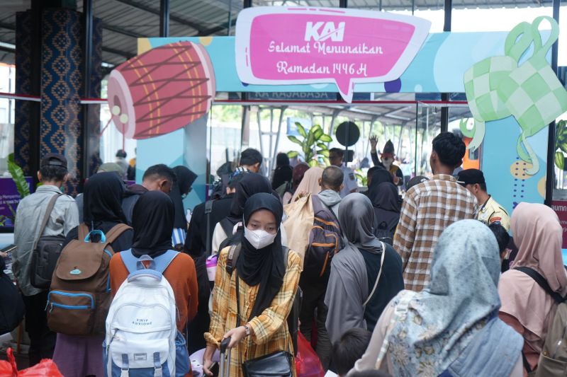 kai palembang sudah layani 32077 penumpang jelang lebaran 2025