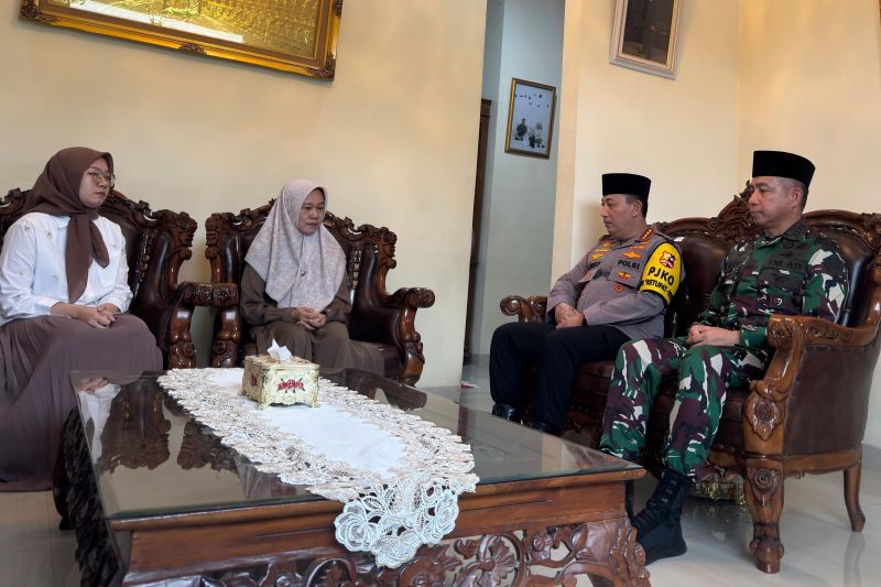 kapolri beri rekpro bintara kepada sepupu almarhum briptu ghalib