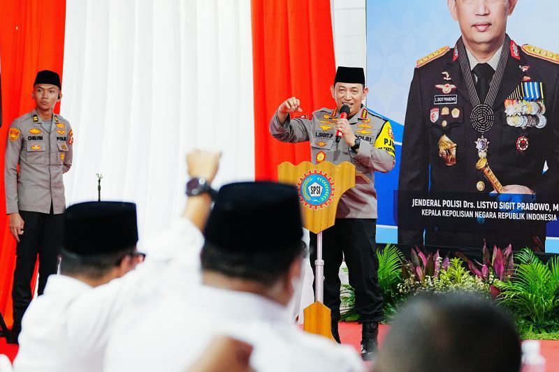 kapolri ungkap potensi lapangan kerja baru saat buka bersama buruh