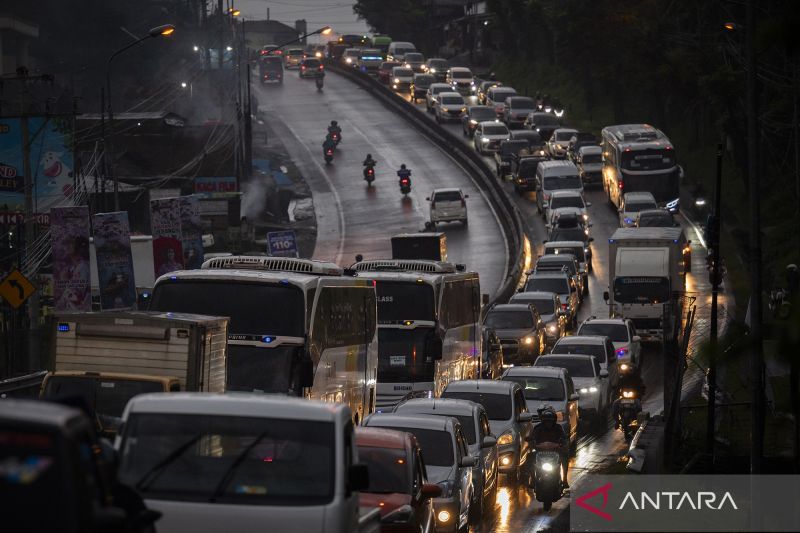 kepadatan jalan nasional semarang solo imbas pemberlakuan sistem satu arah