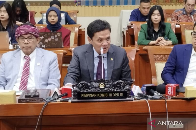 komisi iii dpr minta dugaan setoran kasus sabung ayam diusut tuntas