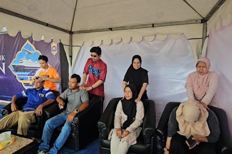 layanan pijat tunanetra di posko mudik lebaran pelabuhan batu ampar