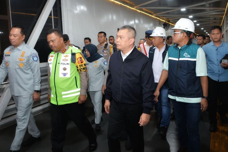 Menhub pastikan tidak ada penumpukan kendaraan di Pelabuhan Merak 1 menhub pastikan tidak ada penumpukan kendaraan di pelabuhan merak