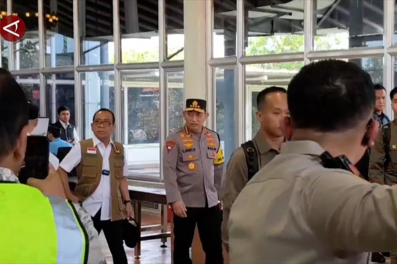 menko pmk dan kapolri pantau arus mudik di bandara soekarno hatta