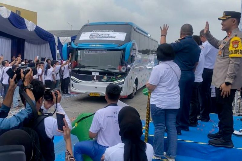 pelindo memberangkatkan ribuan pemudik gratis dukung mudik lebaran