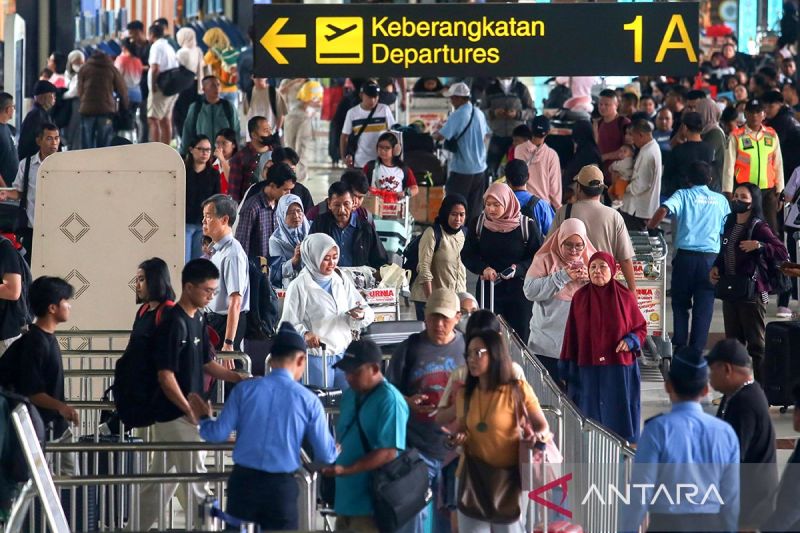 Pemudik yang berangkat dari Soekarno-Hatta berkurang jelang Lebaran 1 pemudik yang berangkat dari soekarno hatta berkurang jelang lebaran