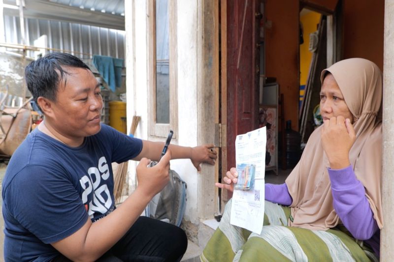 penyaluran bansos sembako pkh oleh posind di mataram capai 99 persen