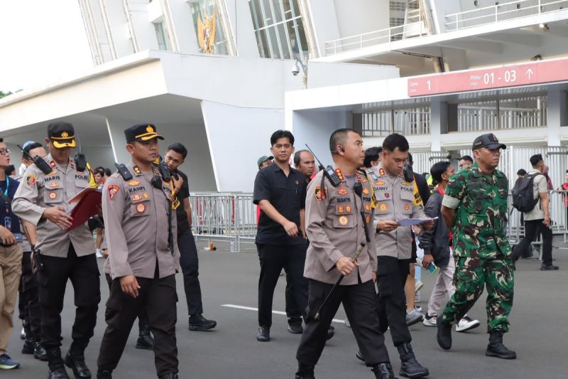 petugas kepolisian bersiaga jelang laga indonesia versus bahrain