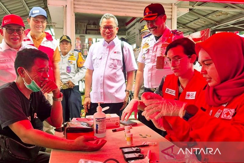 pmi jakbar sediakan posko siaga lebaran di dua terminal