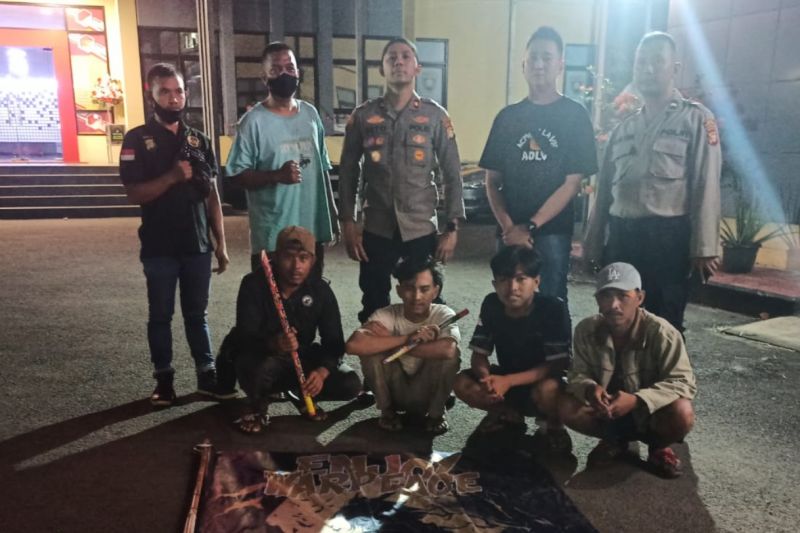 Pembubaran Konvoi Anak Muda di Kelapa Gading 2 polisi bubarkan konvoi ratusan anak muda di kelapa gading