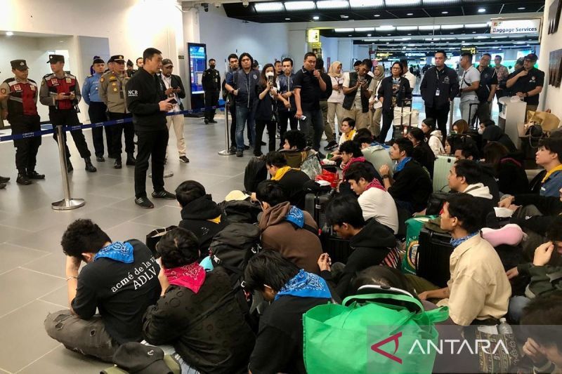 polri pulangkan 29 wni yang terlibat online scam di filipina