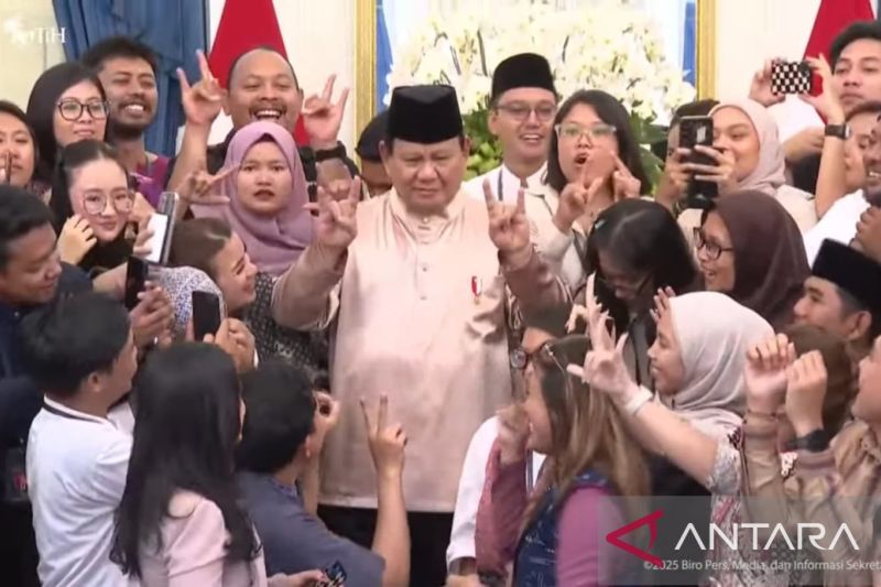 prabowo belajar gerakan velocity bersama wartawan saat open house