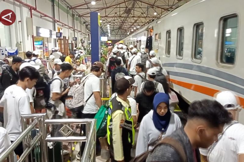 pt inka berangkatkan 196 peserta mudik gratis dari stasiun madiun