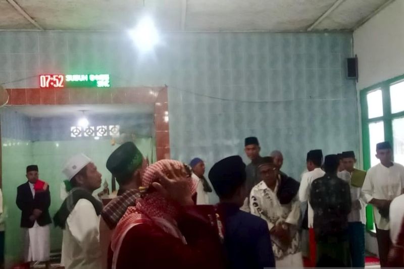 Puluhan warga Dompu di NTB merayakan Lebaran lebih awal 1 puluhan warga dompu di ntb merayakan lebaran lebih awal