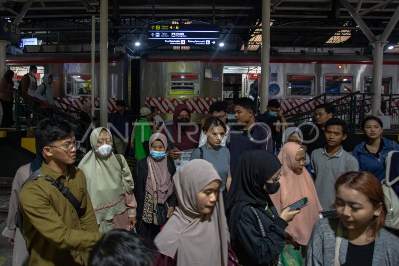 puncak arus mudik di wilayah daop yogyakarta diprediksi h 3 lebaran