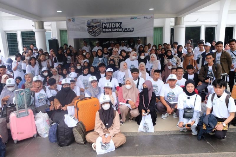 ratusan mahasiswa bangka ikuti mudik gratis pt timah