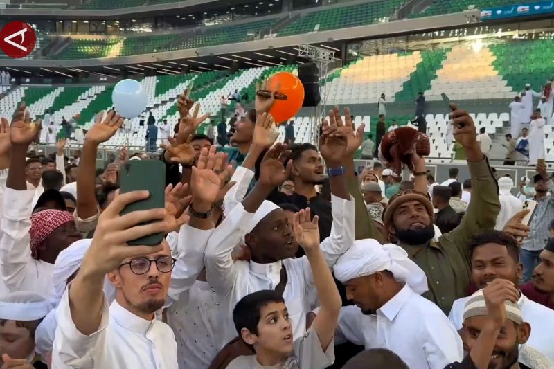 ribuan orang rayakan idul fitri di stadion education city qatar