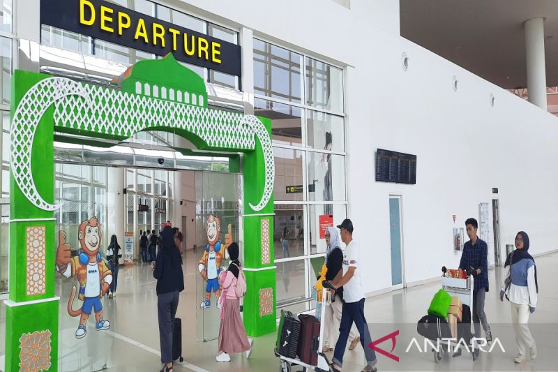 sebanyak 46608 pemudik telah melintasi bandara syamsudin noor