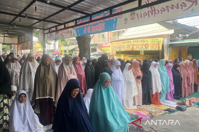 Sejumlah masjid di Solo sudah melaksanakan Shalat Id 1 sejumlah masjid di solo sudah melaksanakan shalat id