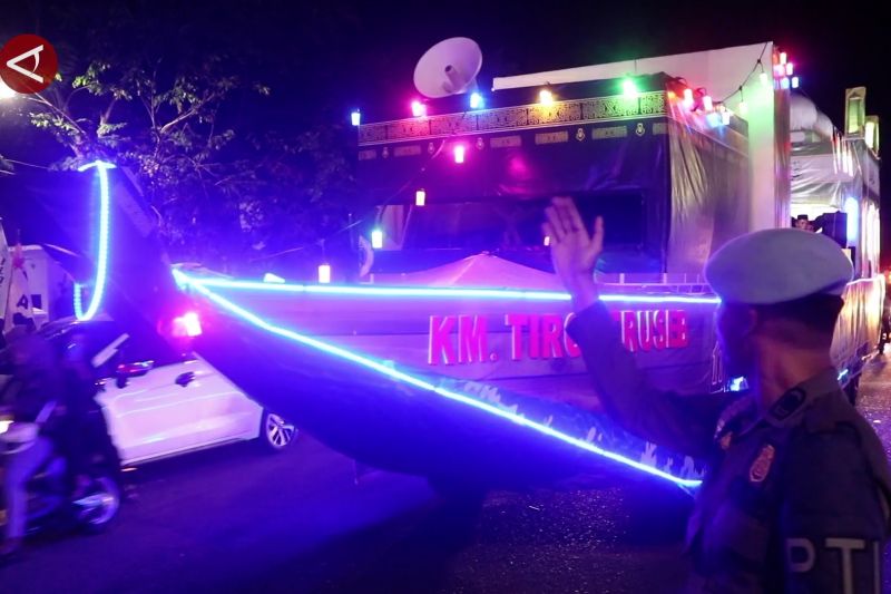 semarak pawai takbir di pidie kendaraan hias diarak keliling kota