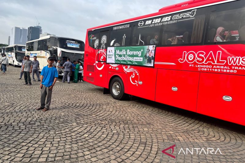 siap berangkat peserta mudik gratis pemprov dki jakarta padati monas sejak pagi