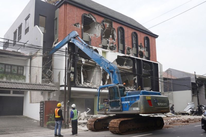 sudin citata jaksel tertibkan bangunan yang langgar izin di hang lekir